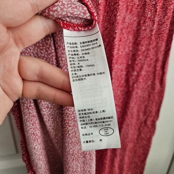 Hollister California - Size M - Made in Turkey - Red & White Floral Dress - Picture 11 of 12